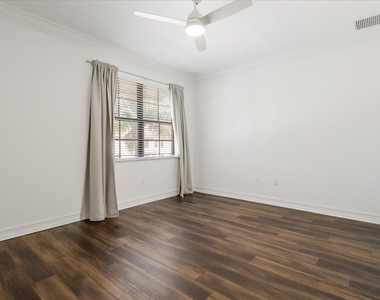 10098 Akenside Drive - Photo Thumbnail 36