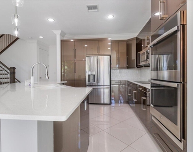 10098 Akenside Drive - Photo Thumbnail 6