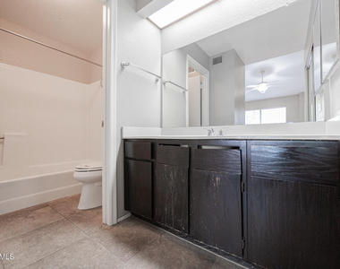 2035 S Elm Street - Photo Thumbnail 12