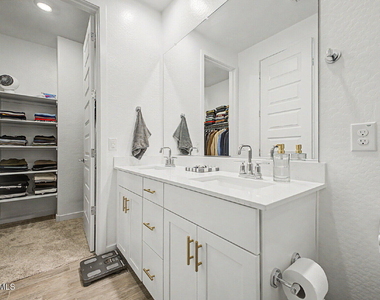 8149 E Petunia Avenue - Photo Thumbnail 13