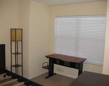 330 S Farmer Avenue - Photo Thumbnail 20