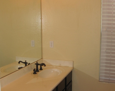 330 S Farmer Avenue - Photo Thumbnail 19