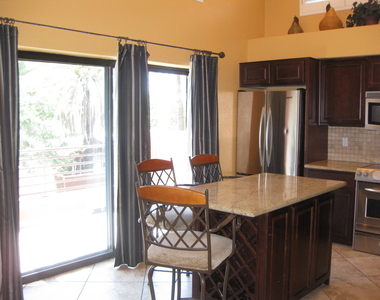 330 S Farmer Avenue - Photo Thumbnail 3