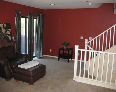 330 S Farmer Avenue - Photo Thumbnail 8