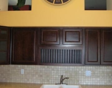 330 S Farmer Avenue - Photo Thumbnail 5
