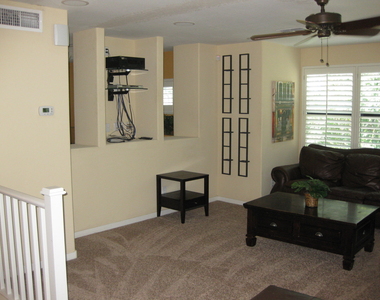 330 S Farmer Avenue - Photo Thumbnail 7