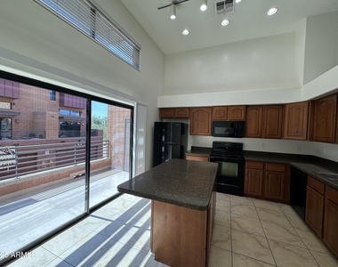 305 S Wilson Street - Photo Thumbnail 3