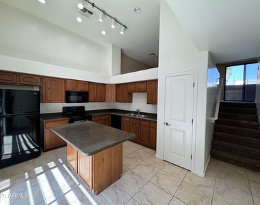305 S Wilson Street - Photo Thumbnail 4