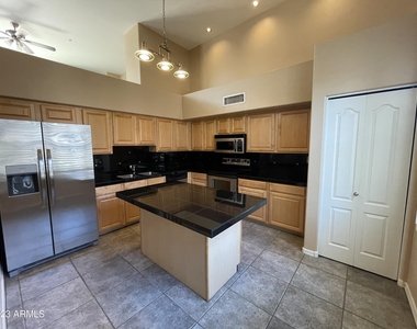 750 S Beck Avenue - Photo Thumbnail 2
