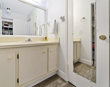 113 Pinewood Court - Photo Thumbnail 17