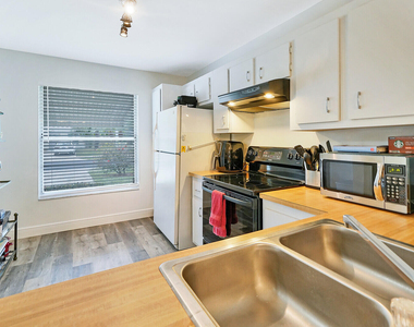 113 Pinewood Court - Photo Thumbnail 14