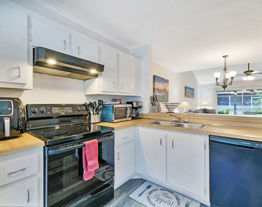 113 Pinewood Court - Photo Thumbnail 10