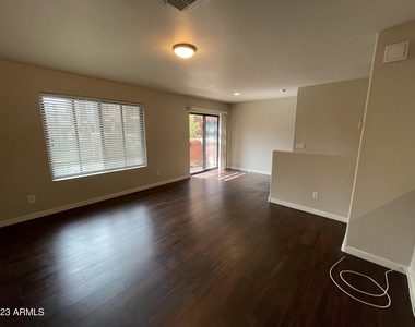 330 S Farmer Avenue - Photo Thumbnail 11