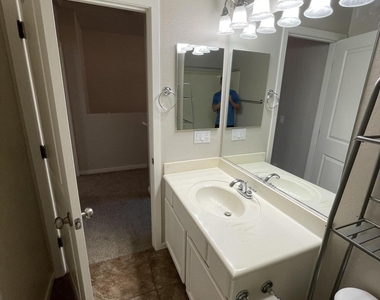 330 S Farmer Avenue - Photo Thumbnail 23
