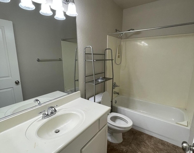 330 S Farmer Avenue - Photo Thumbnail 22