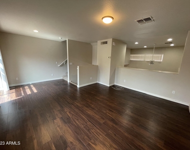 330 S Farmer Avenue - Photo Thumbnail 7
