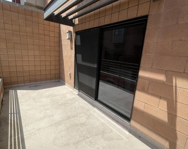 330 S Farmer Avenue - Photo Thumbnail 37