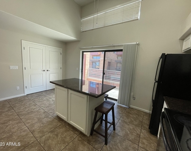 330 S Farmer Avenue - Photo Thumbnail 5