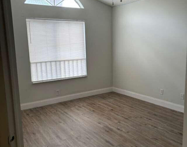 1088 Coral Club Drive - Photo Thumbnail 11