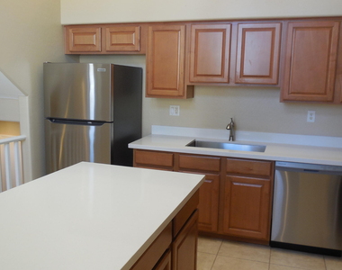 746 S Beck Avenue - Photo Thumbnail 2