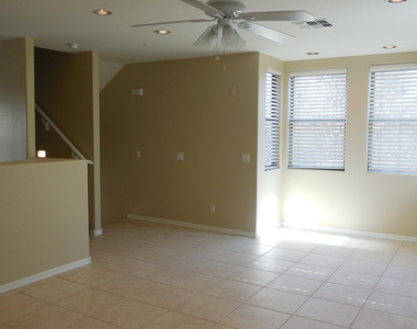 746 S Beck Avenue - Photo Thumbnail 6