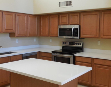 746 S Beck Avenue - Photo Thumbnail 4