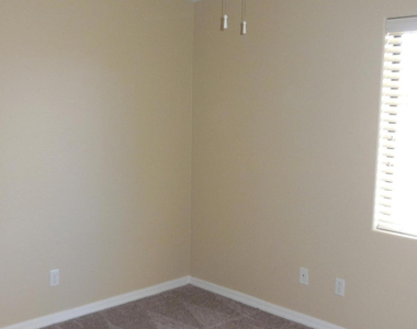 746 S Beck Avenue - Photo Thumbnail 15