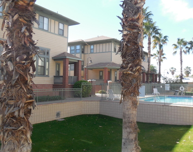 746 S Beck Avenue - Photo Thumbnail 21