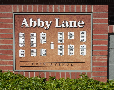 746 S Beck Avenue - Photo Thumbnail 25