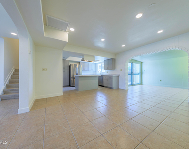 4558 N 15th Avenue - Photo Thumbnail 8