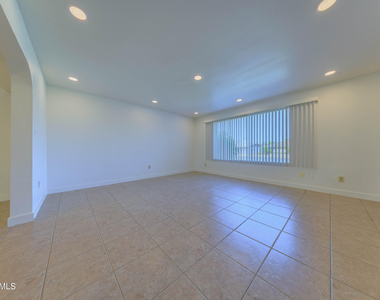 4558 N 15th Avenue - Photo Thumbnail 7
