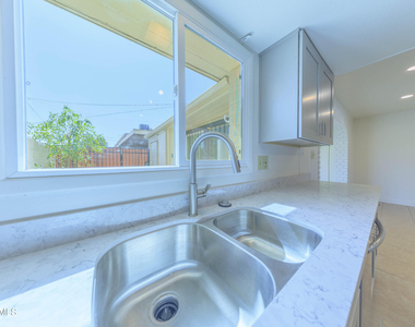 4558 N 15th Avenue - Photo Thumbnail 16