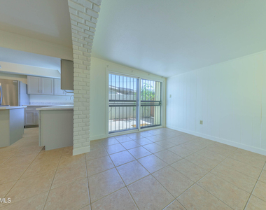4558 N 15th Avenue - Photo Thumbnail 23