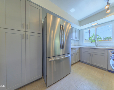 4558 N 15th Avenue - Photo Thumbnail 14