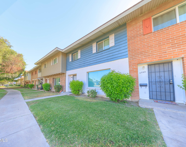 4558 N 15th Avenue - Photo Thumbnail 2