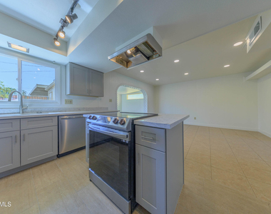4558 N 15th Avenue - Photo Thumbnail 15