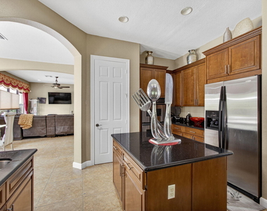 3501 Collonade Drive - Photo Thumbnail 6