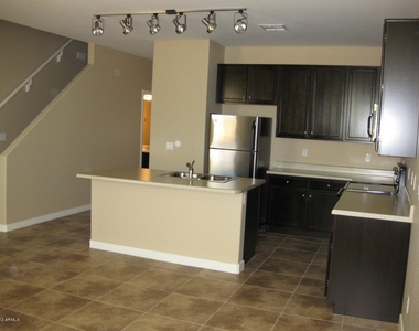 1119 E Cedar Street - Photo Thumbnail 2