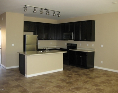 1119 E Cedar Street - Photo Thumbnail 3