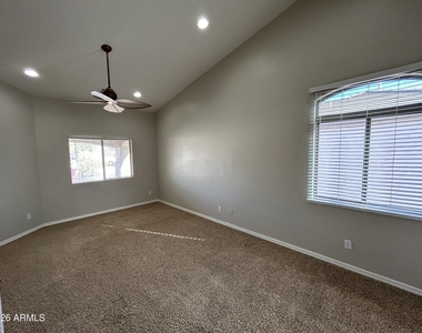 5411 W Rowel Road - Photo Thumbnail 12