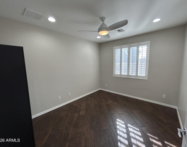 5411 W Rowel Road - Photo Thumbnail 8