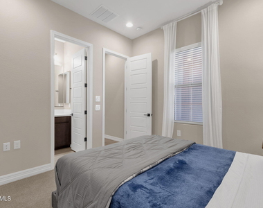 32924 N 73rd Way - Photo Thumbnail 3