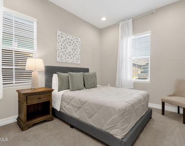 32924 N 73rd Way - Photo Thumbnail 5