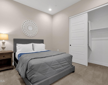 32924 N 73rd Way - Photo Thumbnail 2