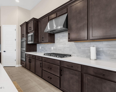 32924 N 73rd Way - Photo Thumbnail 12