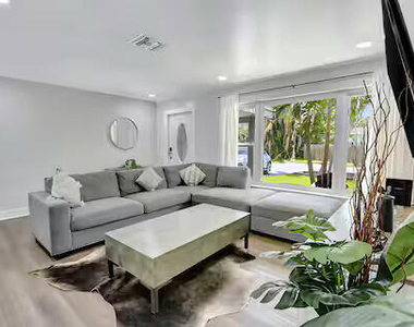 2809 Nw 7th Avenue - Photo Thumbnail 12