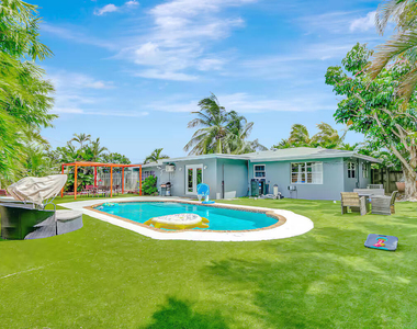 2809 Nw 7th Avenue - Photo Thumbnail 1