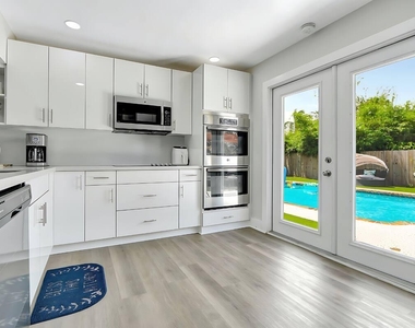 2809 Nw 7th Avenue - Photo Thumbnail 8
