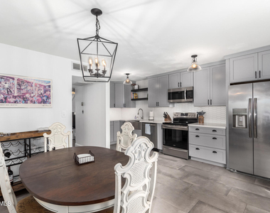8241 N Central Avenue - Photo Thumbnail 7