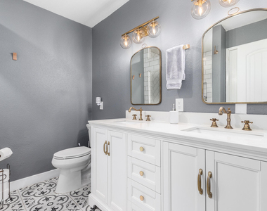 8241 N Central Avenue - Photo Thumbnail 14